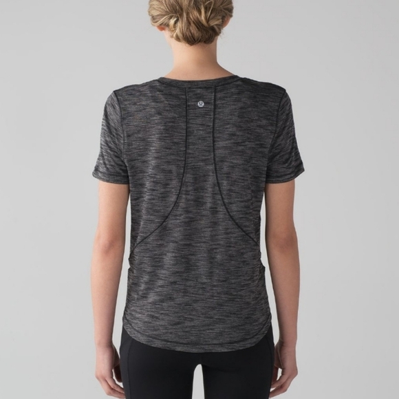 Lululemon Long Distance short sleeve shirt. Dark heathered grey/black. Size 6. - Picture 2 of 9